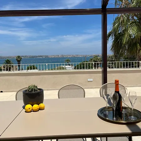 B&B 3e - Sea & Ortigia View - Whirlpool Roof Terrace *